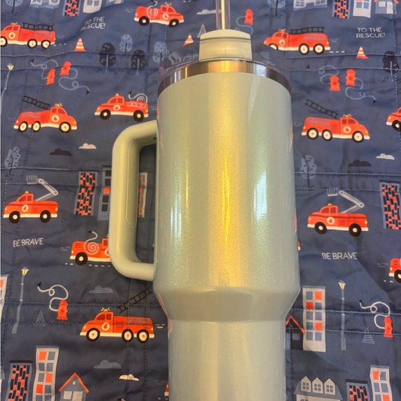 Stanley Quencher H2.0 FlowState 40oz Tumbler – Blueberry Milk - Picture 3 of 8